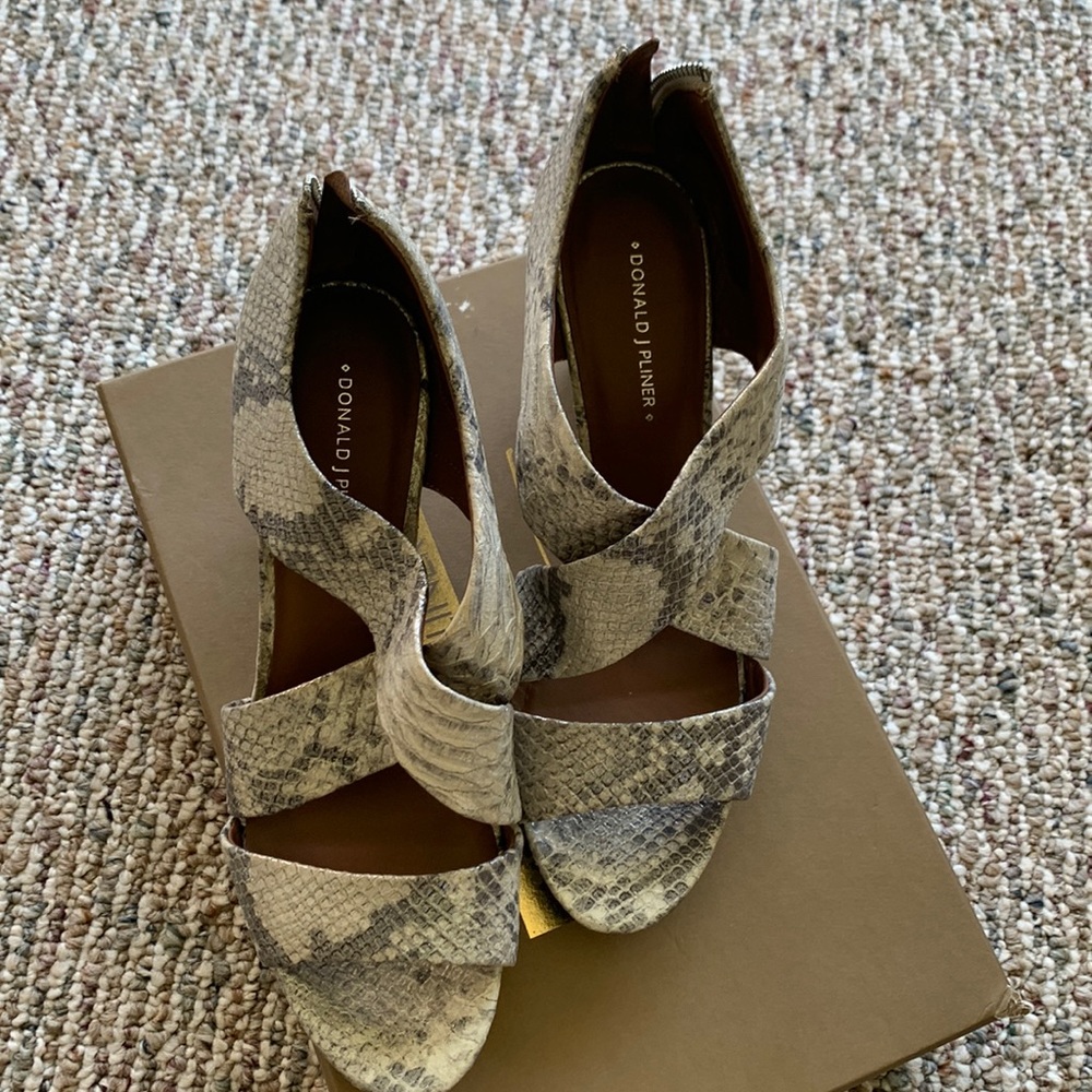 Donald J Pliner wedge heels!😃